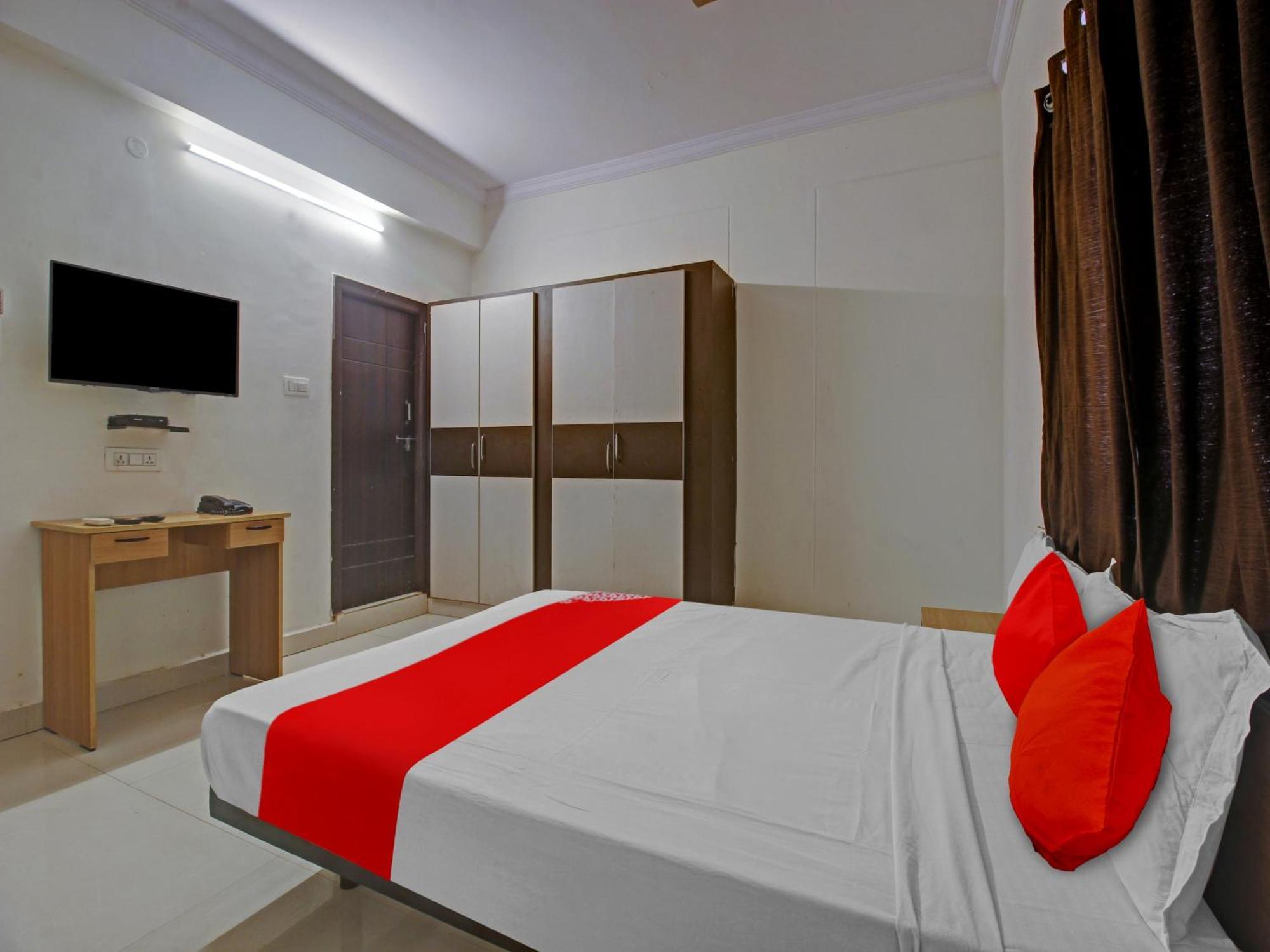 Hotel O Svr Silver Key Lingampalli Екстер'єр фото