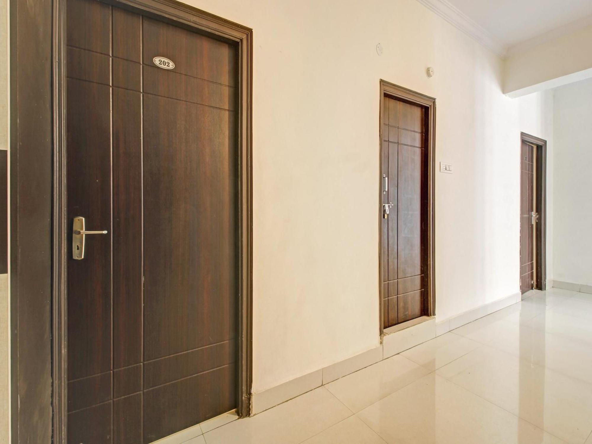 Hotel O Svr Silver Key Lingampalli Екстер'єр фото