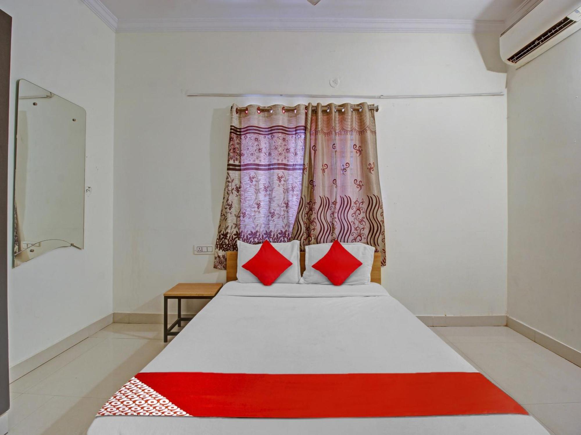 Hotel O Svr Silver Key Lingampalli Екстер'єр фото