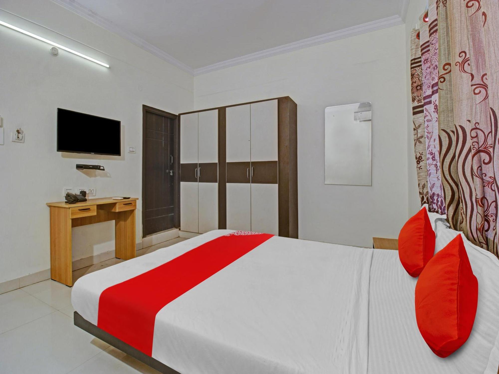 Hotel O Svr Silver Key Lingampalli Екстер'єр фото