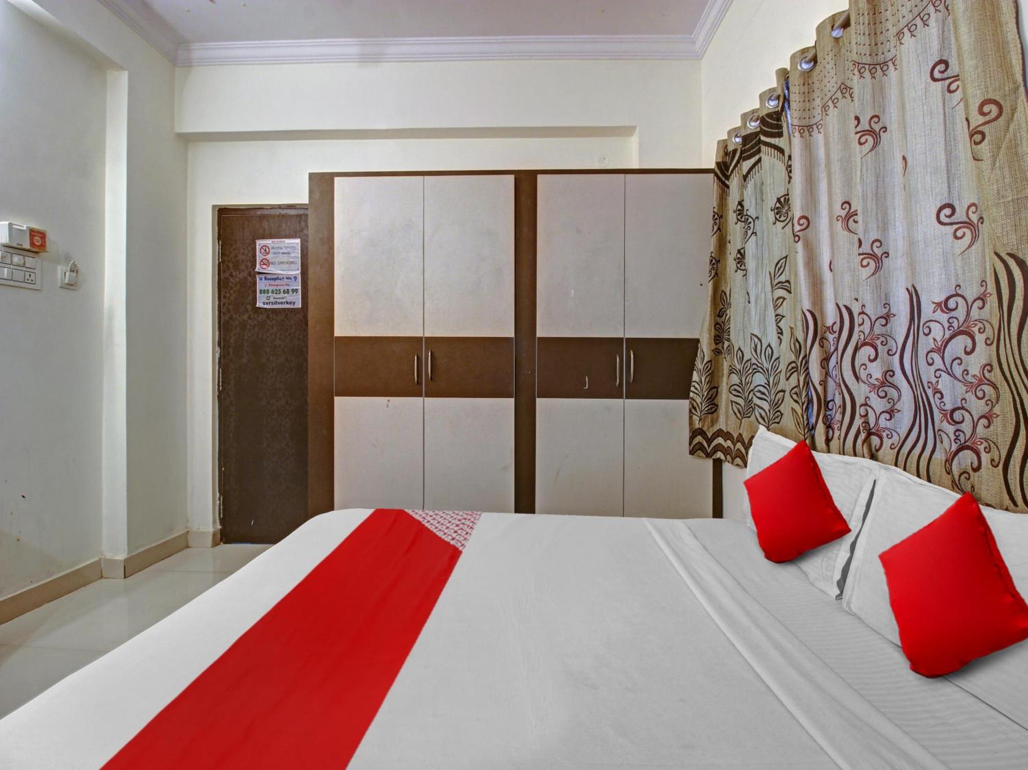 Hotel O Svr Silver Key Lingampalli Екстер'єр фото