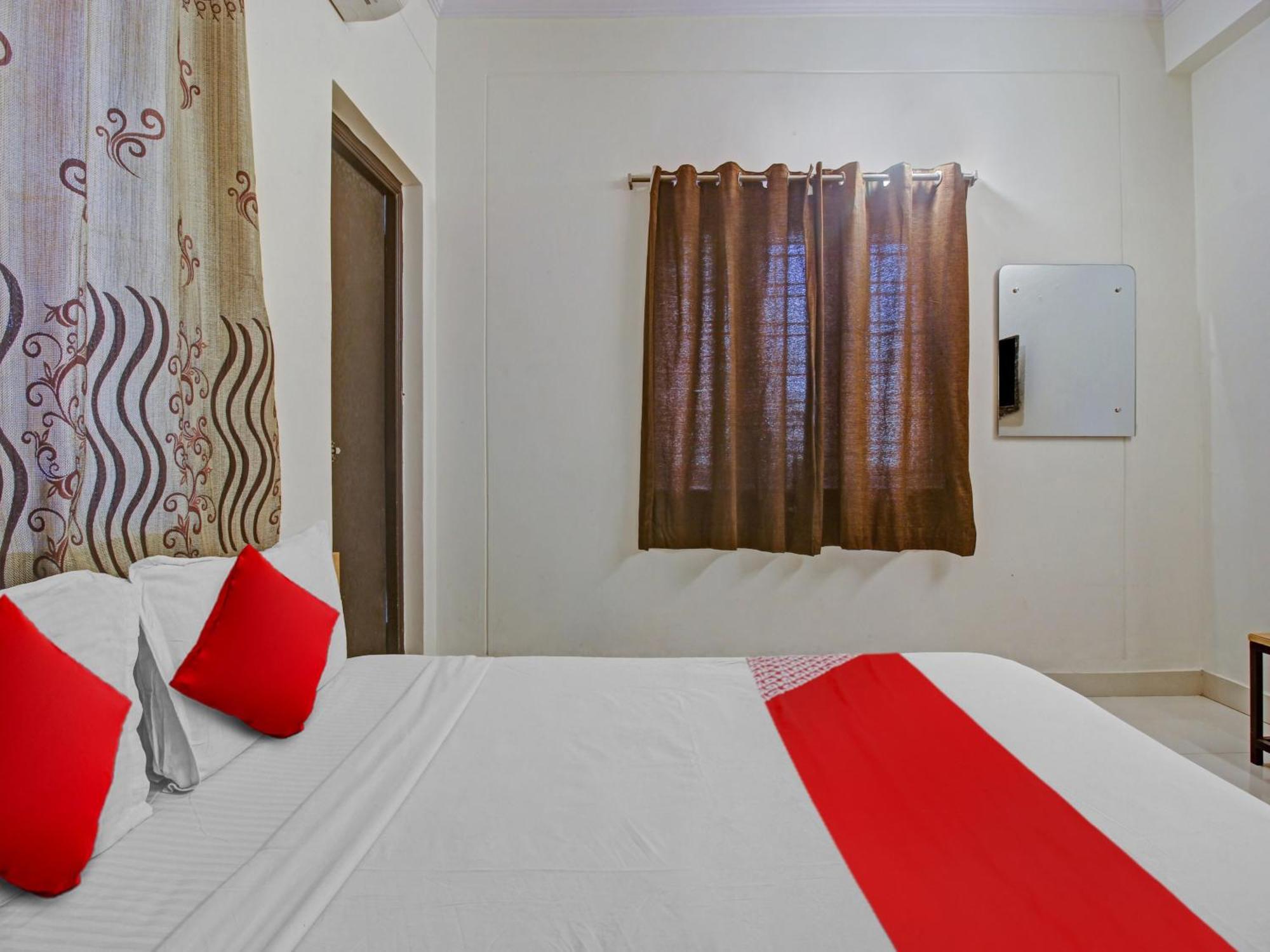 Hotel O Svr Silver Key Lingampalli Екстер'єр фото
